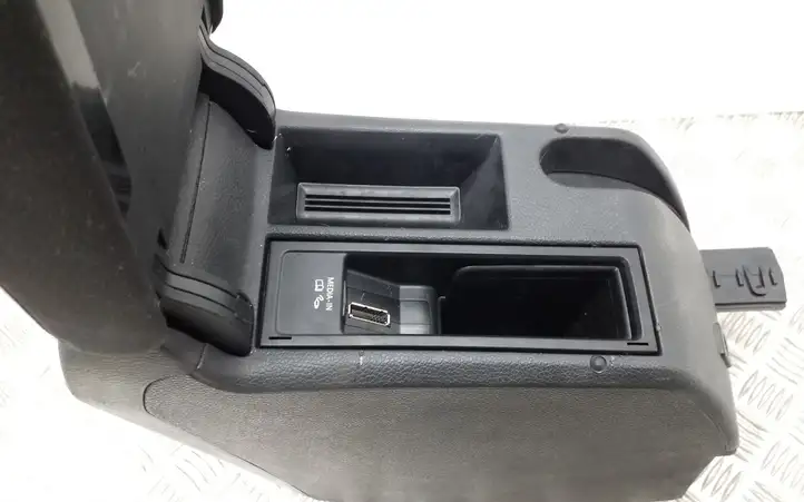 Volkswagen Scirocco (2008 - 2014) 1K5864251C Подлокотник — фото 5