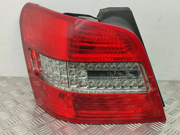 Mercedes-Benz GLK X204 (2008 - 2016) 2048202564 Задний фонарь в кузове — фото 1