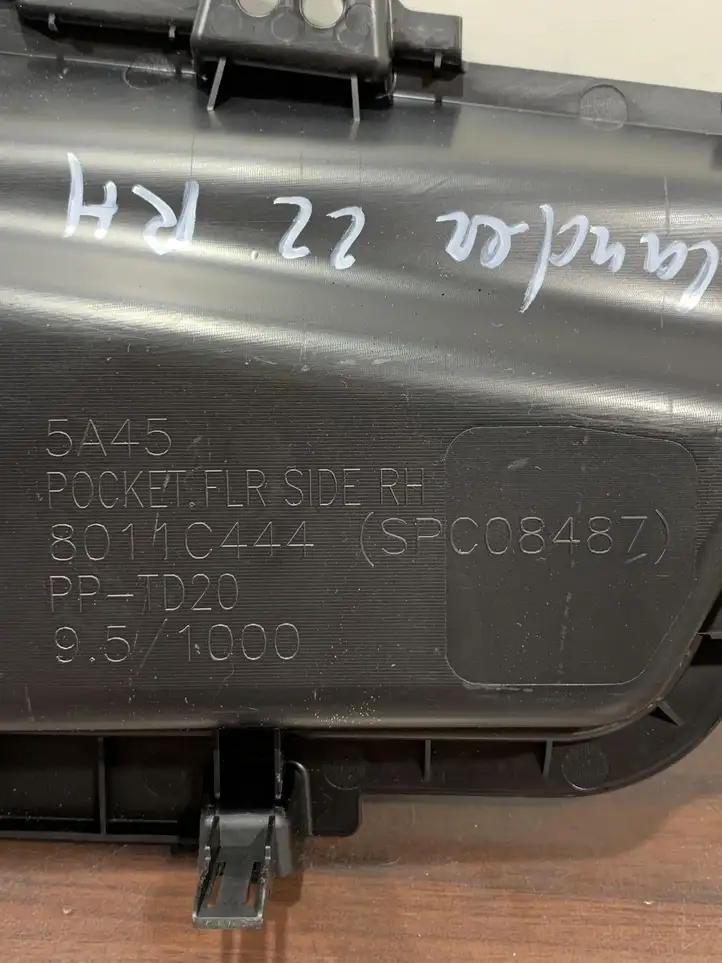 Mitsubishi Outlander IV (2021 - ) 8011C444 Отделка внутренней панели салона — фото 7