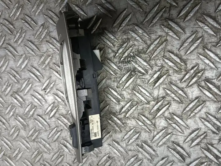 Toyota Corolla E120 E130 (2004 - 2007) Кнопка стеклоподъемников — фото 3