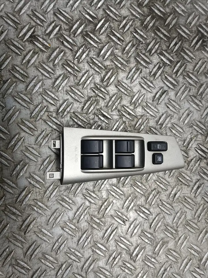 Toyota Corolla E120 E130 (2004 - 2007) Кнопка стеклоподъемников — фото 7