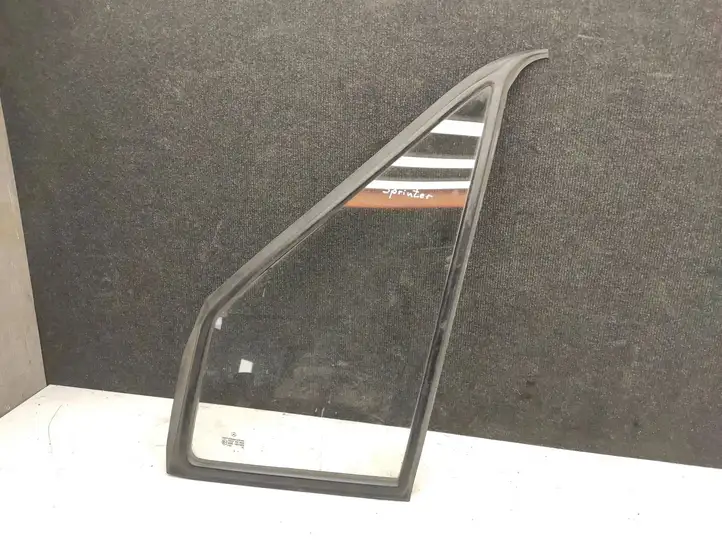Mercedes-Benz Sprinter W901 W902 W903 W904 (1995 - 2007) 9017250120 Треугольное стекло передней двери — фото 1