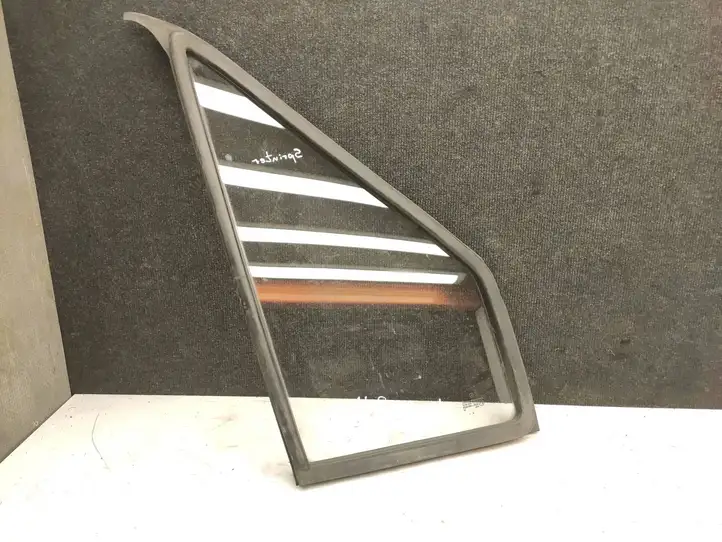 Mercedes-Benz Sprinter W901 W902 W903 W904 (1995 - 2007) 9017250120 Треугольное стекло передней двери — фото 2