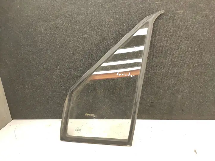 Mercedes-Benz Sprinter W901 W902 W903 W904 (1995 - 2007) 9017250120 Треугольное стекло передней двери — фото 1