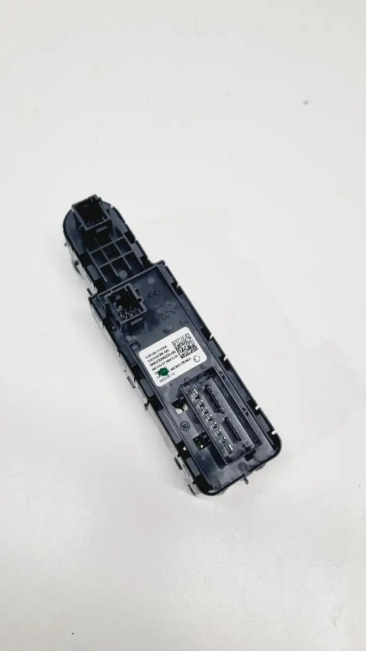 Peugeot 5008 II (2020 - ) 98423399ZD Блок кнопок стеклоподъемников — фото 3