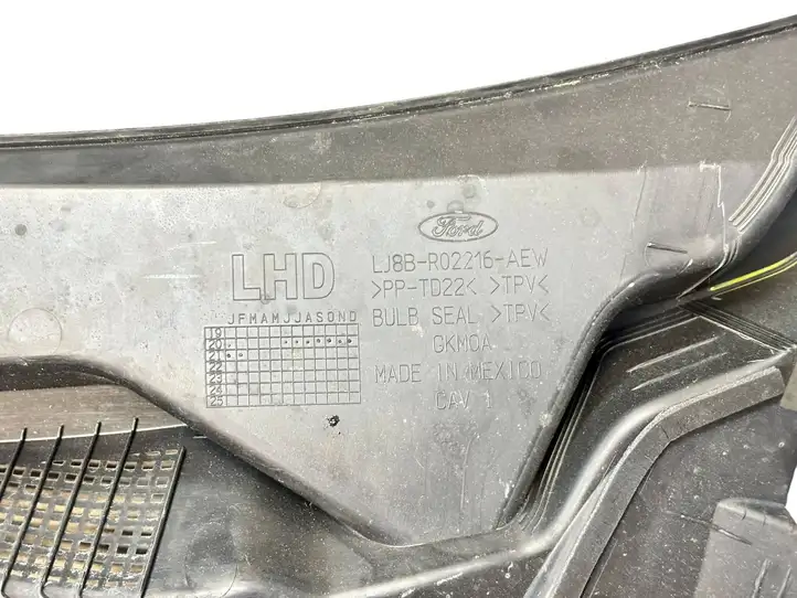 Ford Mustang Mach-E (2020 - ) LJ8BR02216AEW Жабо стеклоочистителей — фото 2