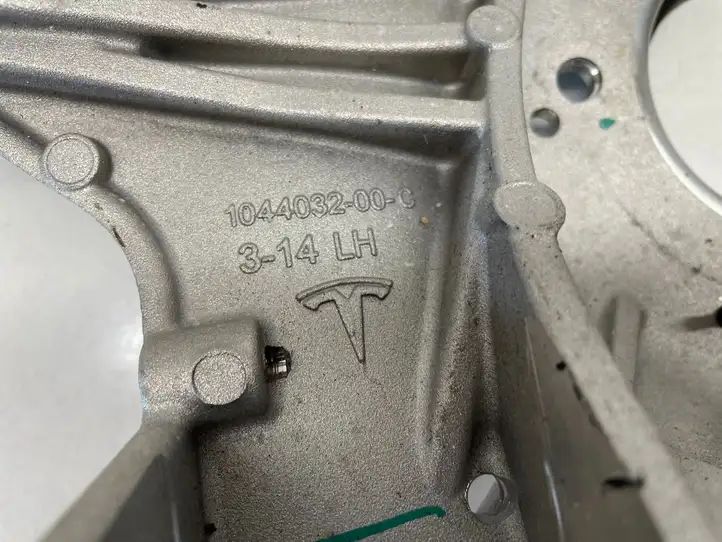 Tesla Model Y (2019 - 2024) 104403200C Верхняя опора пружины — фото 4