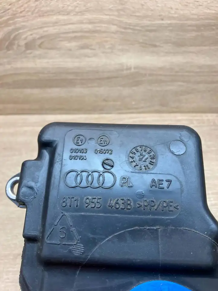 Audi A4 S4 B8 8K (2007 - 2011) 8T1955463B Горловина бачка омывателя — фото 5