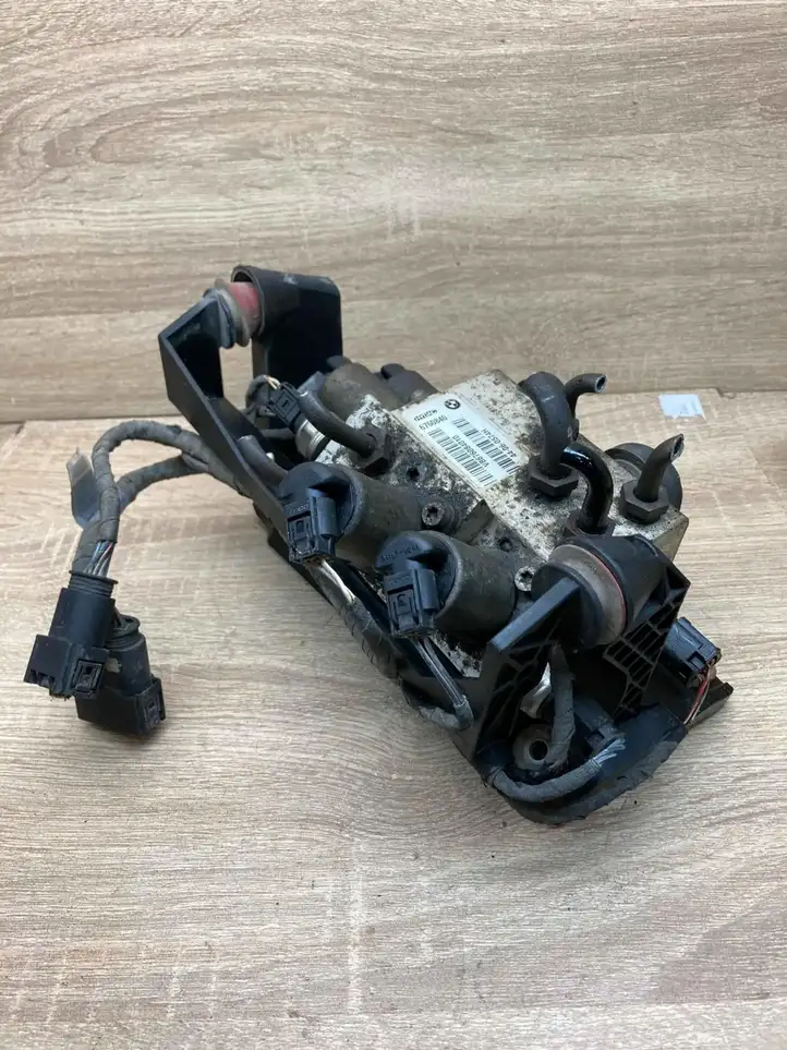 BMW 5 E60 E61 (2004 - 2010) 6760840 Клапанный блок активного стабилизатора — фото 3