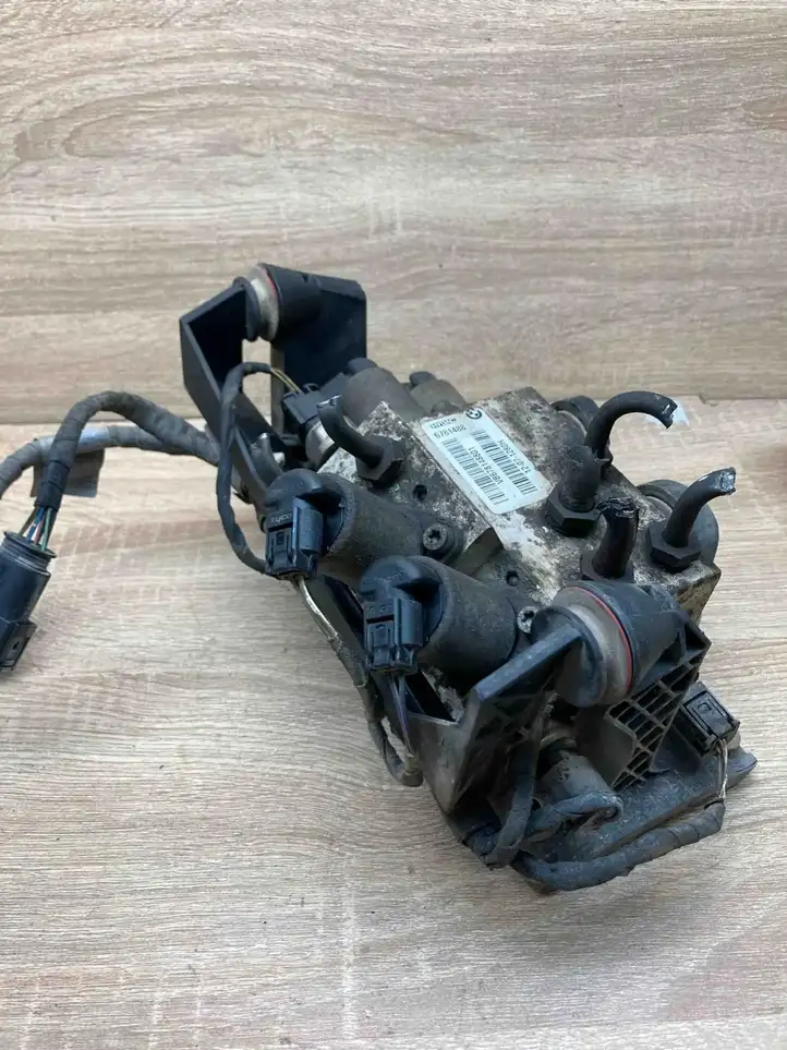 BMW 5 E60 E61 (2004 - 2010) 6781488 Блок клапанов пневмоподвески — фото 2