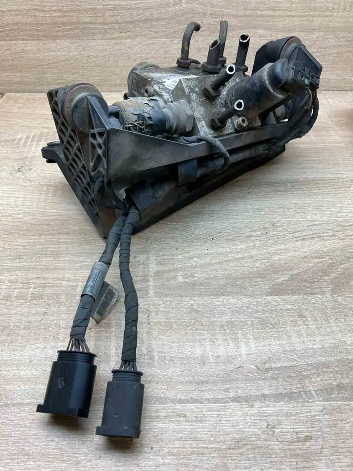BMW 5 E60 E61 (2004 - 2010) 6760840 Клапанный блок активного стабилизатора — фото 3