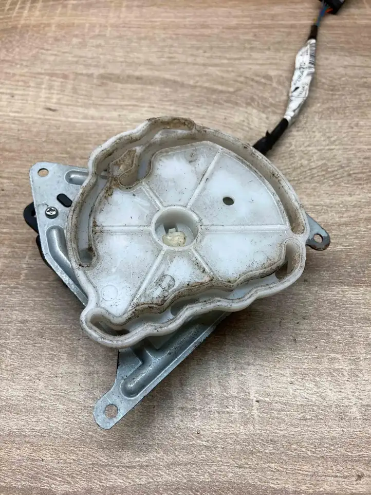 Toyota Verso (2009 - 2012) 0637008610 Двигатель задвижки потока воздуха — фото 3