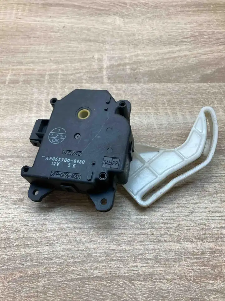 Toyota Corolla Verso AR10 (2004 - 2009) 0637008930 Двигатель задвижки потока воздуха — фото 6