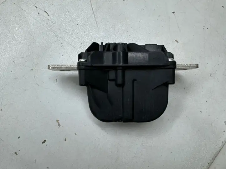 Tesla Model 3 (2017 - 2023) 106468900I Предохранитель — фото 4