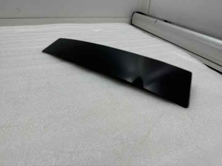 Tesla Model X (2015 - 2021) 104135700C Накладка стекла задней двери — фото 1