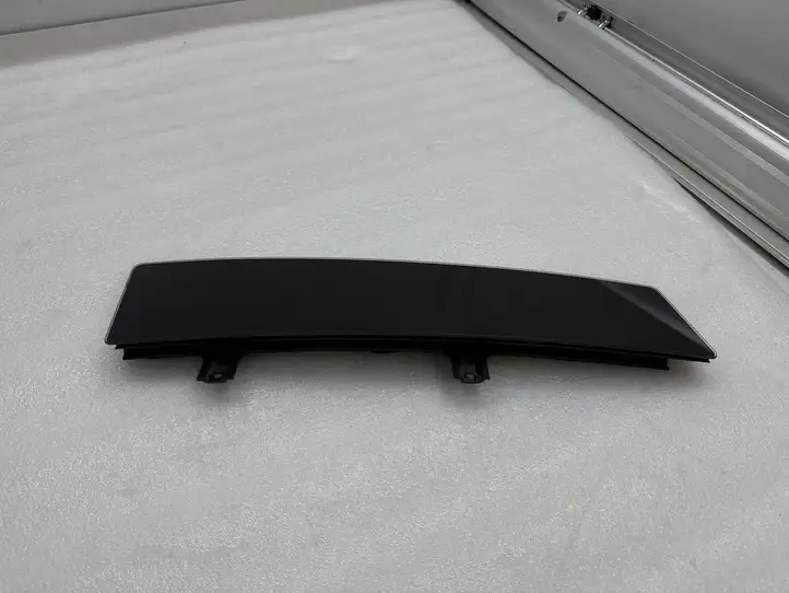 Tesla Model X (2015 - 2021) 104135700C Накладка стекла задней двери — фото 4
