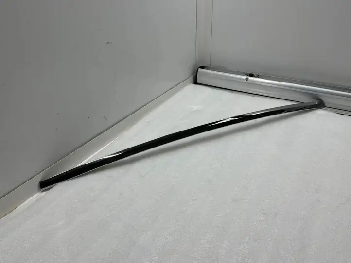 Tesla Model X (2015 - 2021) 103224900J Накладка стекла задней двери — фото 1