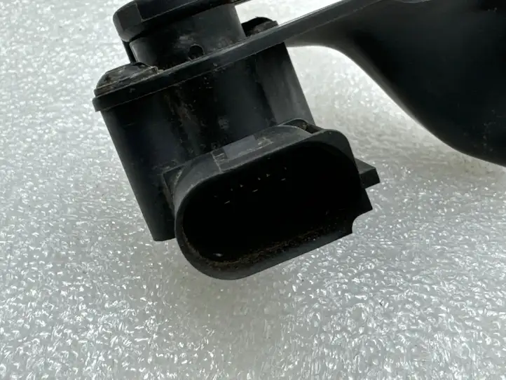 Tesla Model X (2021 - ) 142097600B Датчик уровня пневмоподвески — фото 6