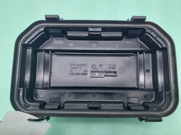 BMW 1 F20 F21 (2011 - 2019) 9224872 Крышка ящика предохранителей — фото 4