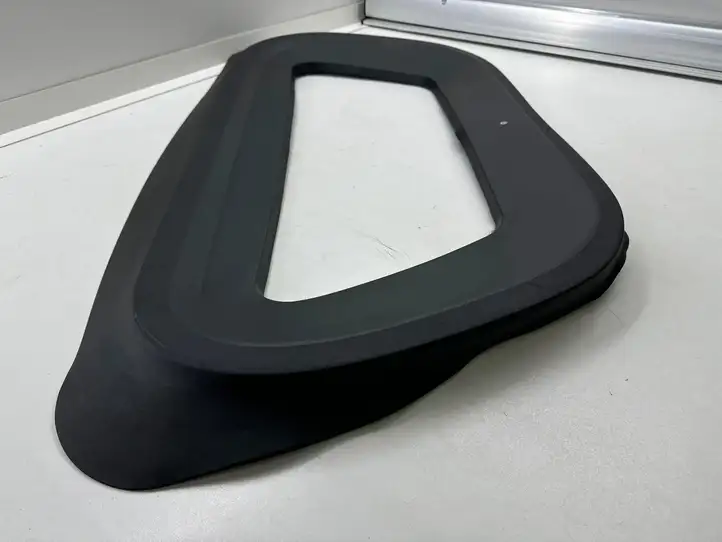 Tesla Model Y (2019 - 2024) 149408800C Накладка капота — фото 3