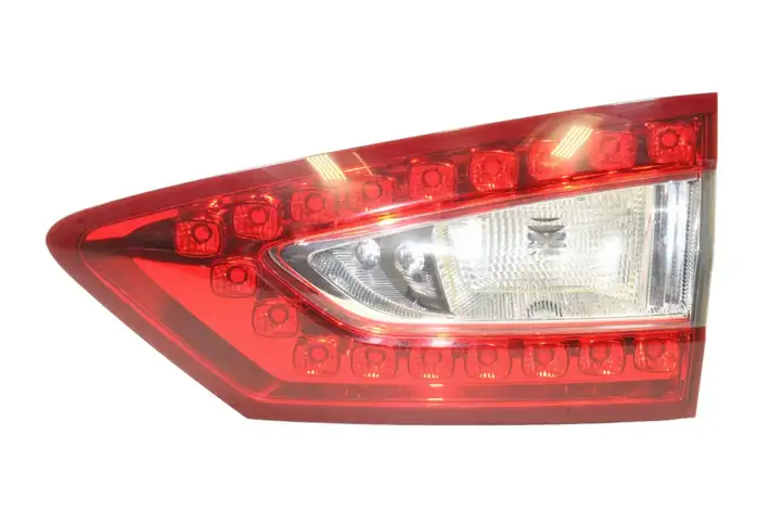Ford Mondeo MK V (2014 - ) DS7313A602GE Задний фонарь в крышке багажника — фото 1