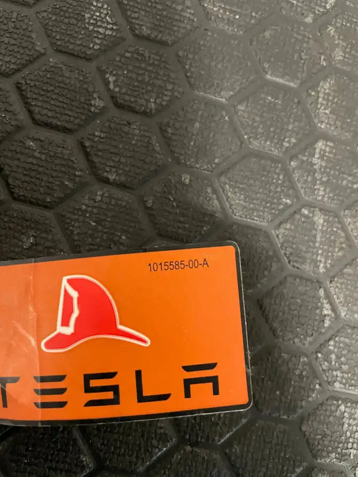 Tesla Model X (2015 - 2021) 101558500A Реле защиты аккумулятора — фото 1
