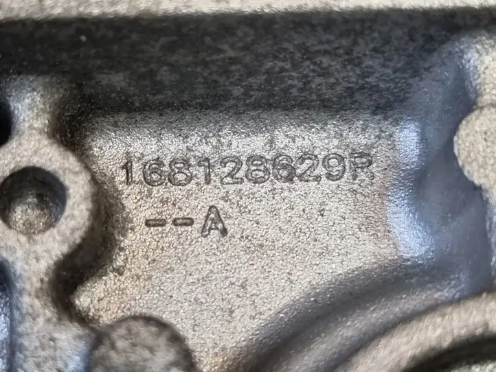 Mercedes-Benz A W177 (2018 - ) 168128629R Кронштейн топливного насоса — фото 8