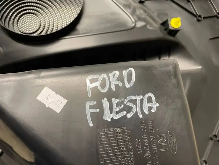 Ford Fiesta (2017 - ) H1BBB31012BBW Верхняя боковая отделка заднего сиденья — фото 5