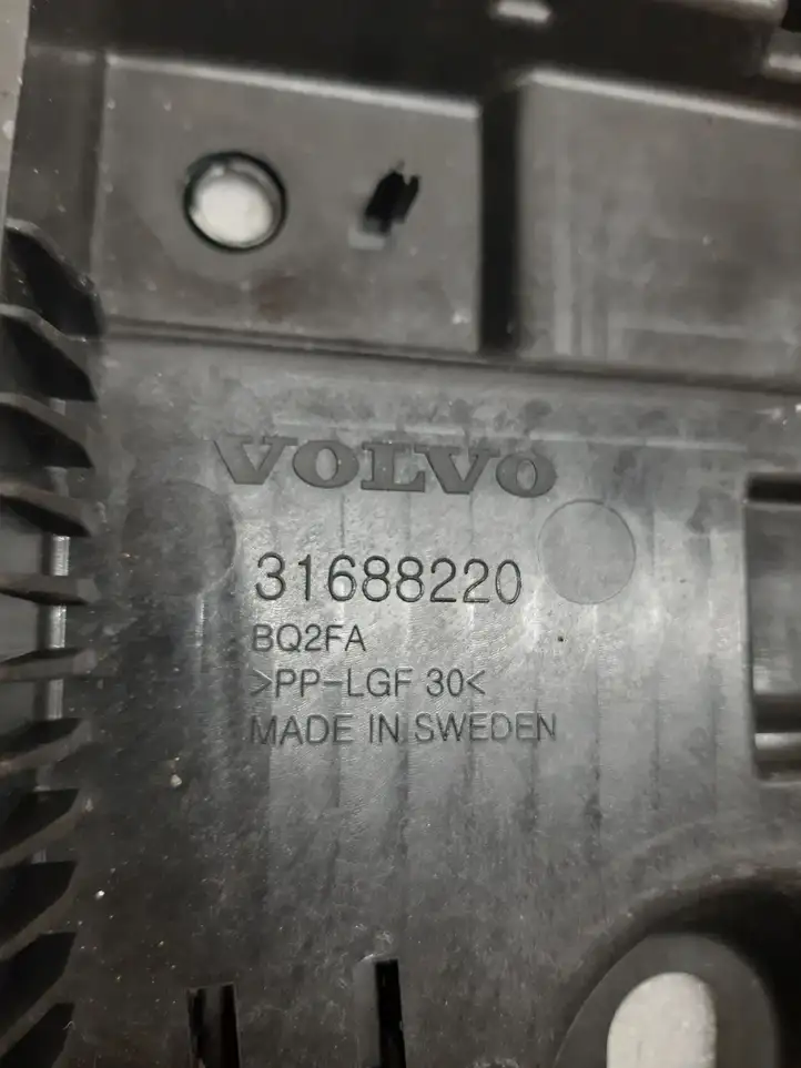 Volvo XC90 (2019 - ) 31688220 Площадка аккумулятора — фото 3