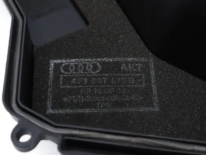 Audi A6 S6 C6 4F (2008 - 2011) 4F1937576B Крышка ящика предохранителей — фото 2