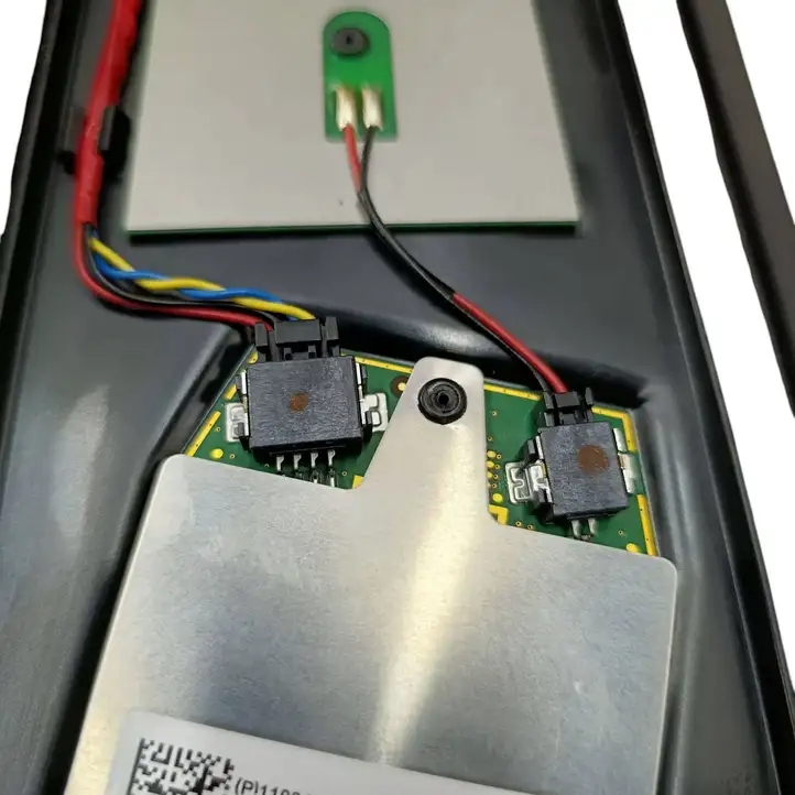 Tesla Model 3 (2017 - 2023) 110925390F Верхняя обшивка стойки B — фото 10