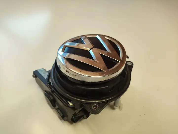 Volkswagen Golf VII (2013 - 2019) 5G9827469F Ручка крышки багажника — фото 3
