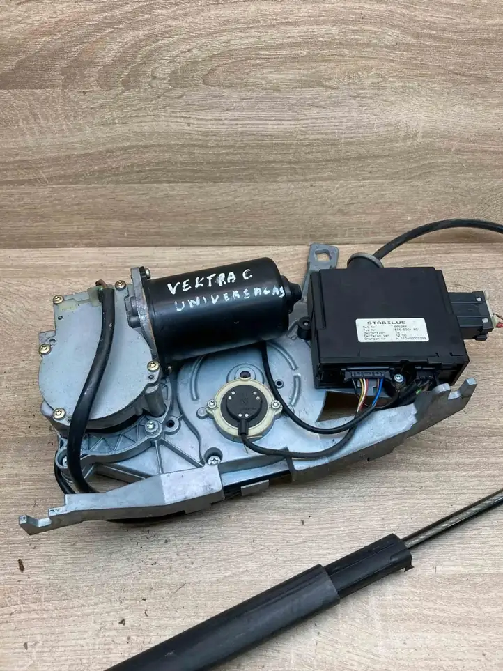Opel Vectra C (2002 - 2005) 13101337 Доводчик крышки багажника — фото 2