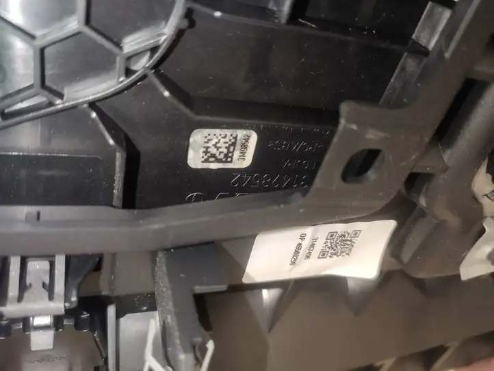 Volvo S60 (2018 - ) 31498542 Накладка центрального динамика — фото 2