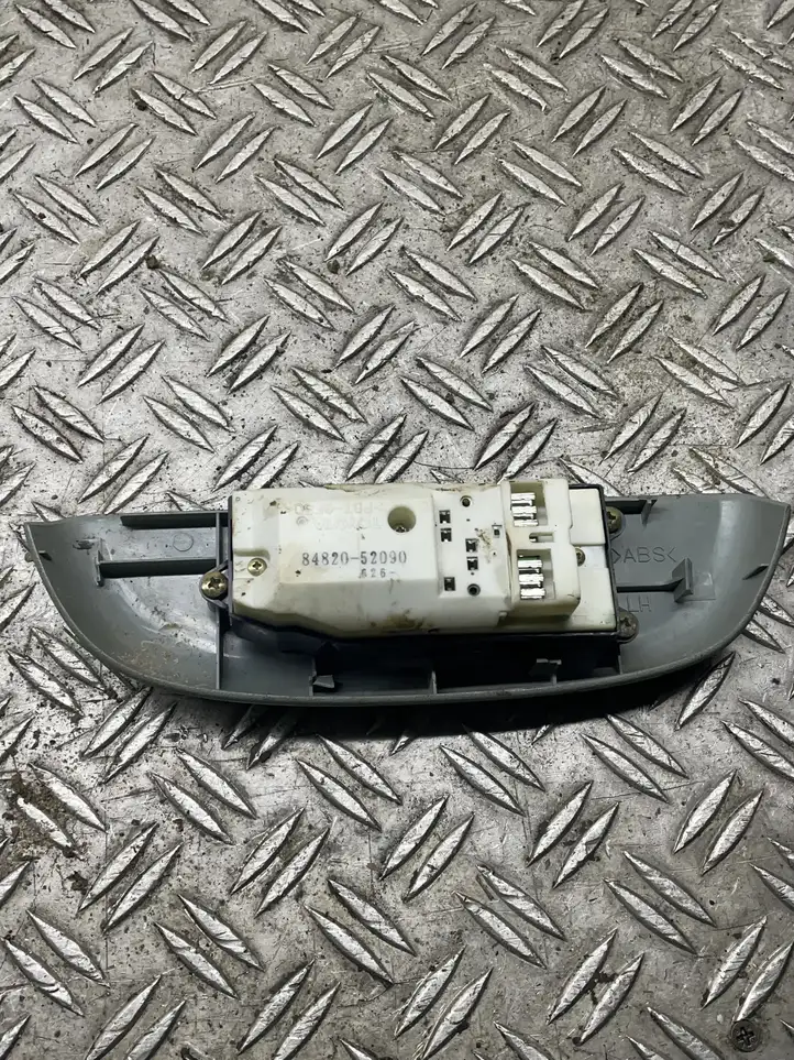 Toyota Yaris Verso (1999 - 2005) Блок кнопок стеклоподъемников — фото 3