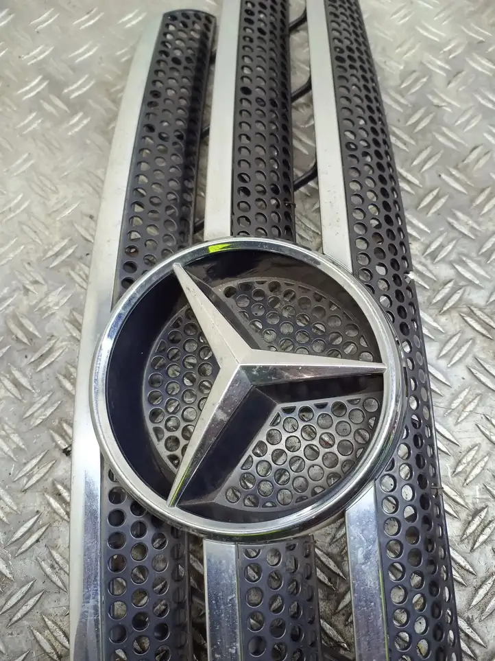 Mercedes-Benz ML W163 (1997 - 2005) Верхняя решетка радиатора — фото 1