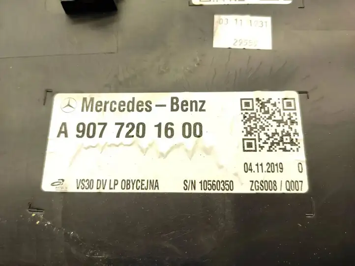 Mercedes-Benz Sprinter W907 W910 (2018 - ) A9077272200 Обшивка раздвижной двери — фото 2