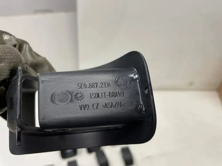 Skoda Octavia Mk3 (5E) (2013 - 2019) 5E0887233 Кронштейн ISOFIX — фото 2