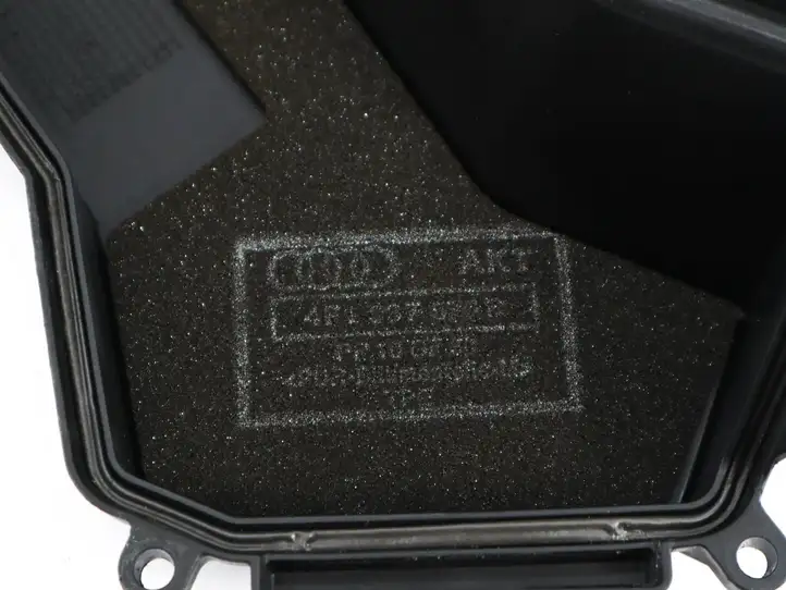 Audi A6 S6 C6 4F (2008 - 2011) 4F1937576B Крышка ящика предохранителей — фото 3