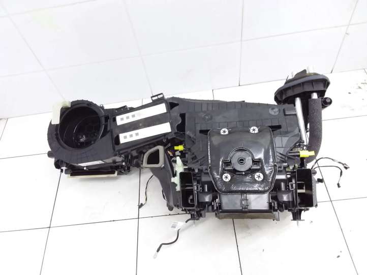 9868742 BMW 5 G30 G31 Salono oro mazgo komplektas