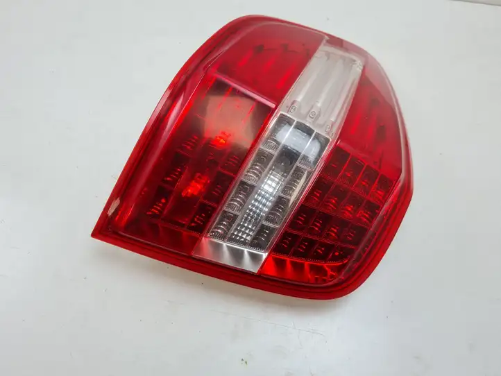 Mercedes-Benz ML W164 (2005 - 2011) A1649064200 Задний фонарь в кузове — фото 3