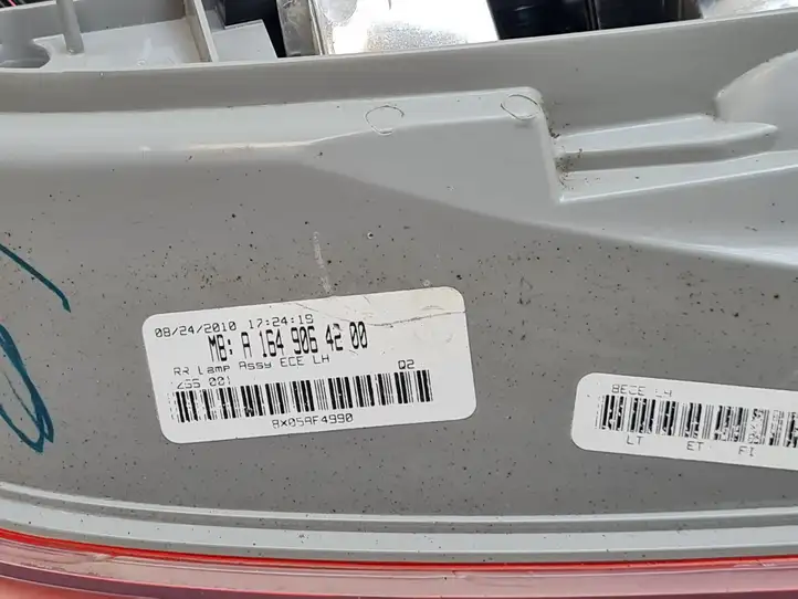 Mercedes-Benz ML W164 (2005 - 2011) A1649064200 Задний фонарь в кузове — фото 4