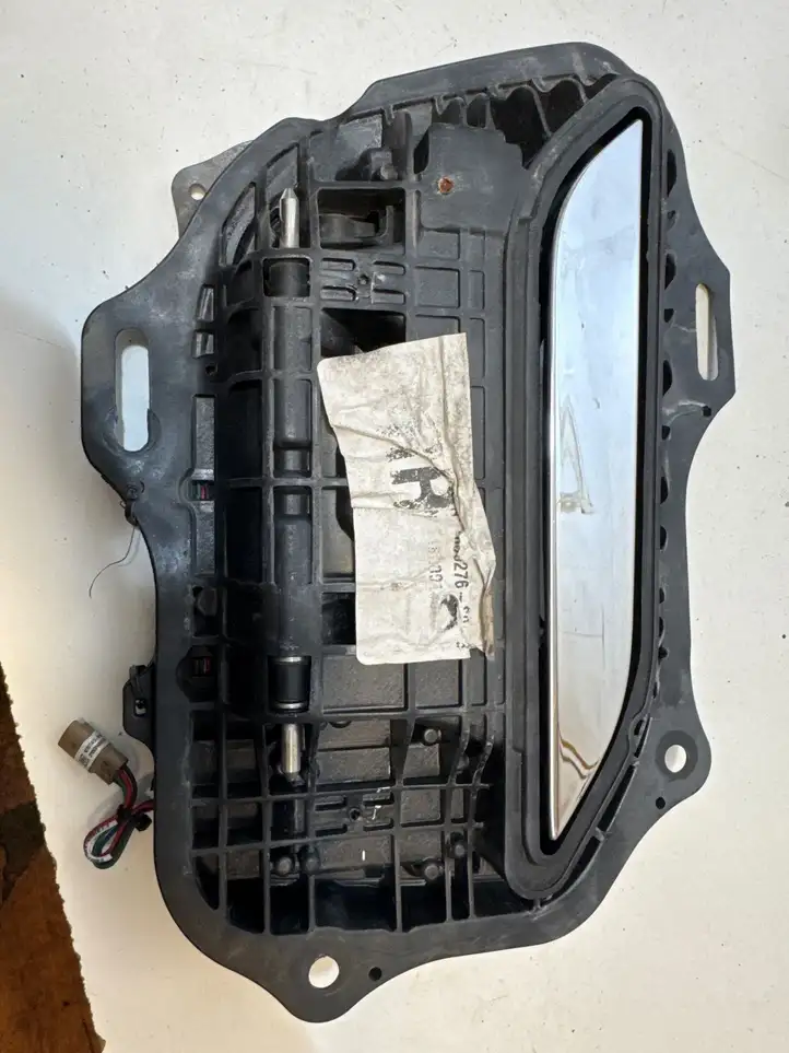 Tesla Model S (2012 - 2016) 100983000A Наружная ручка задней двери — фото 1