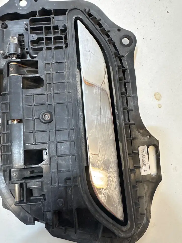 Tesla Model S (2012 - 2016) 106638000A Наружная ручка задней двери — фото 2