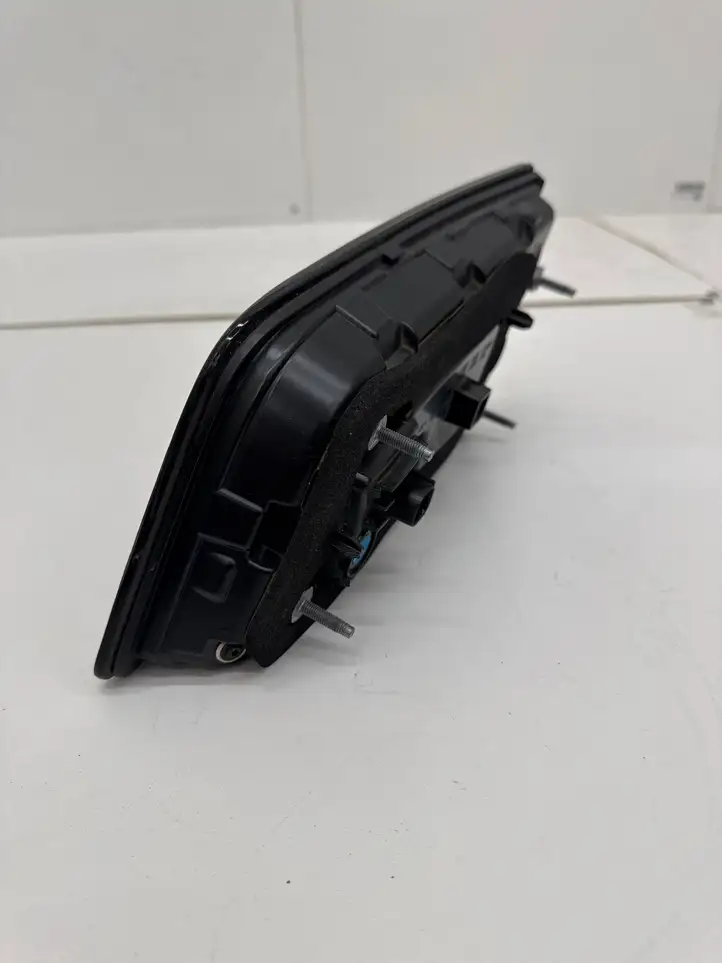 Tesla Model S (2021 - ) 161376400C Задний фонарь в крышке багажника — фото 4