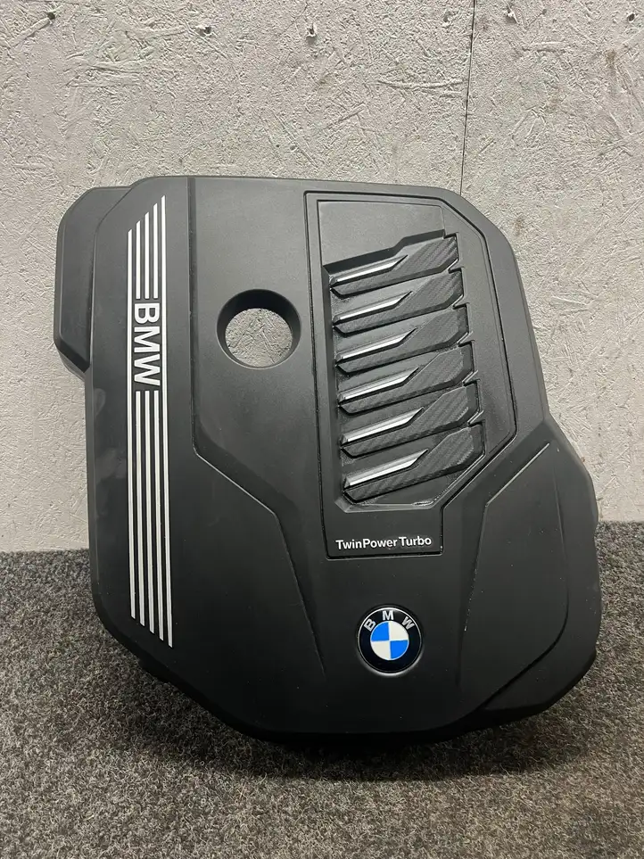 BMW 5 G30 G31 (2016 - ) 8687367 Крышка двигателя декоративная — фото 1