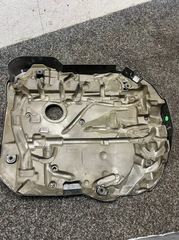 BMW 5 G30 G31 (2016 - ) 8687367 Крышка двигателя декоративная — фото 4