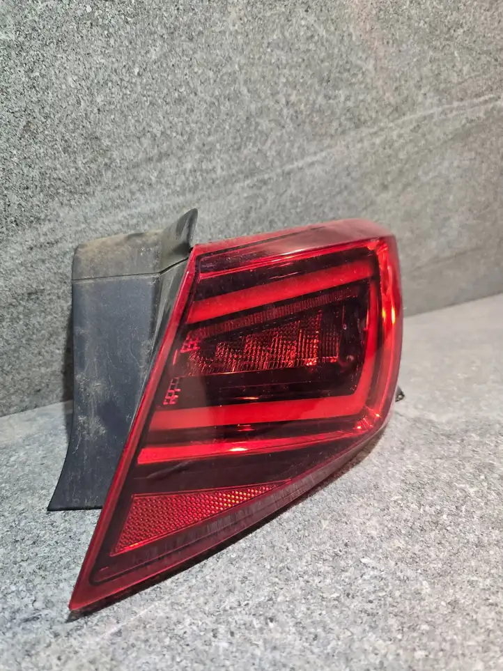 Seat Leon (1P) (2005 - 2012) 5F0945208F Задний фонарь в кузове — фото 2