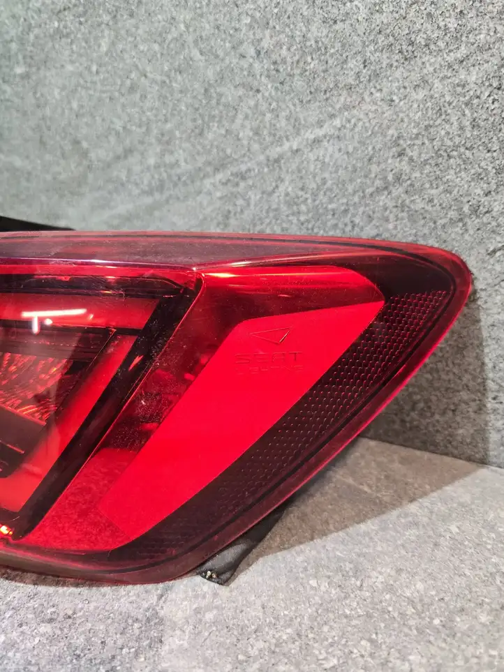 Seat Leon (1P) (2005 - 2012) 5F0945208F Задний фонарь в кузове — фото 3
