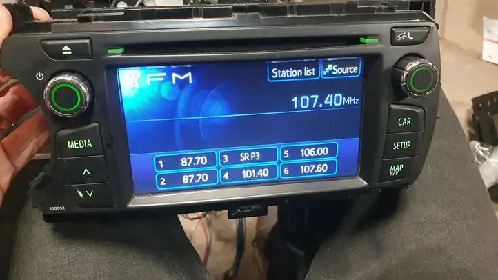 Toyota Yaris (2014 - 2019) 861400D050 Магнитола / мультимедийная система — фото 9